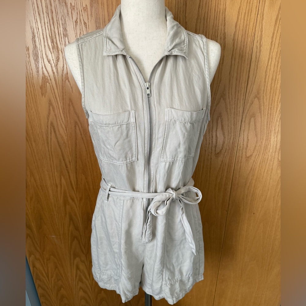 Like new! Cloth and Stone Linen Romper